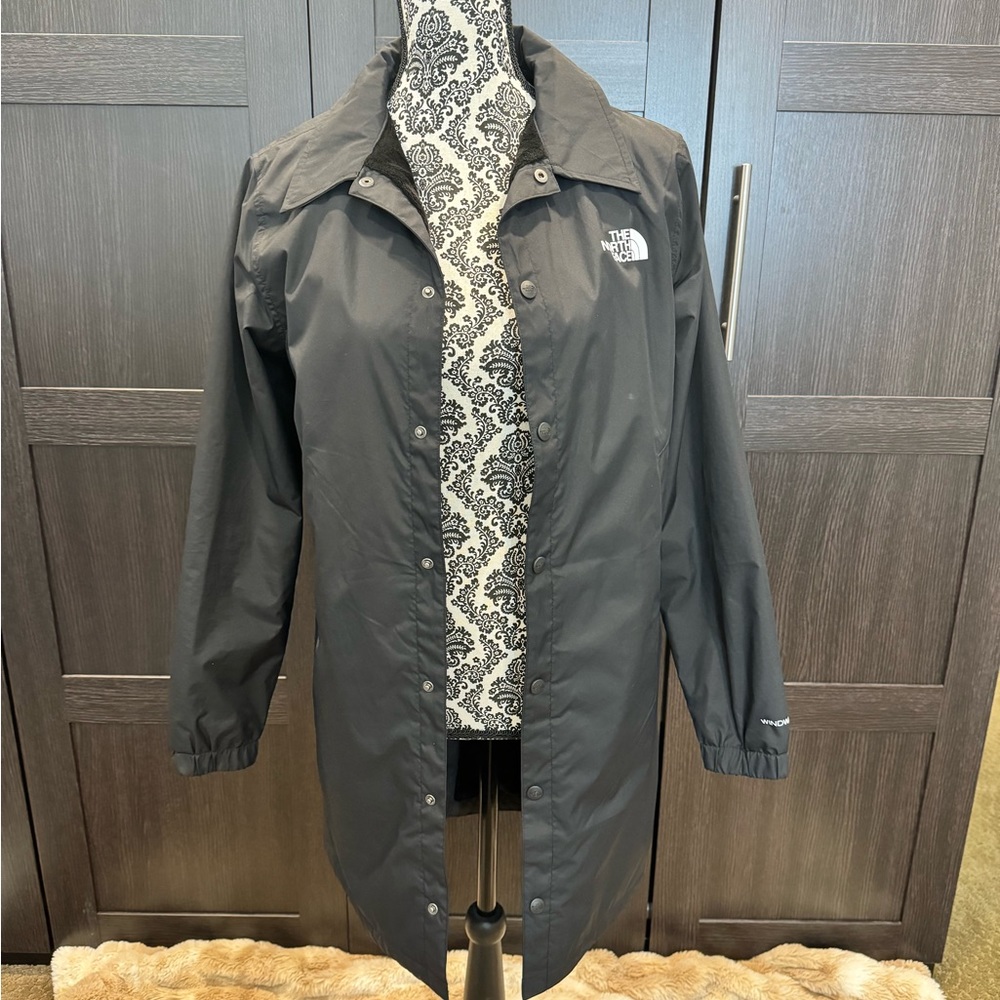 Ladies North Face wind breaker jacket.